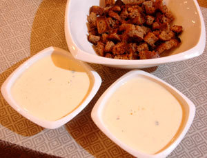 Karnawałowa zupa serowo- szałwiowa z grzankami