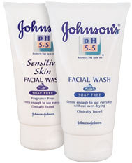 Johnson's pH 5.5 Sensitive skin facial wash - Emulsja do mycia twarzy do skóry wrażliwej