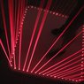 Czas na imprezę – stolik, który stanie się elektroniczną klatką do tańca!