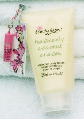 Beauty Babes Heavelny Coconut Cream - krem do ciała z błyszczącym pyłem