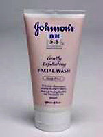 Johnson's pH 5.5 - Facial Wash - Delikatnie złuszczająca emulsja do mycia twarzy