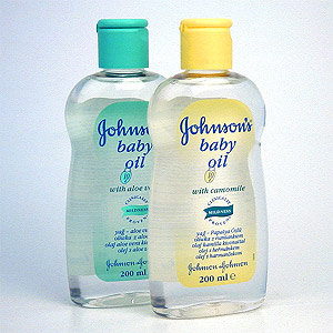 Johnson's Baby Oil with aloe vera