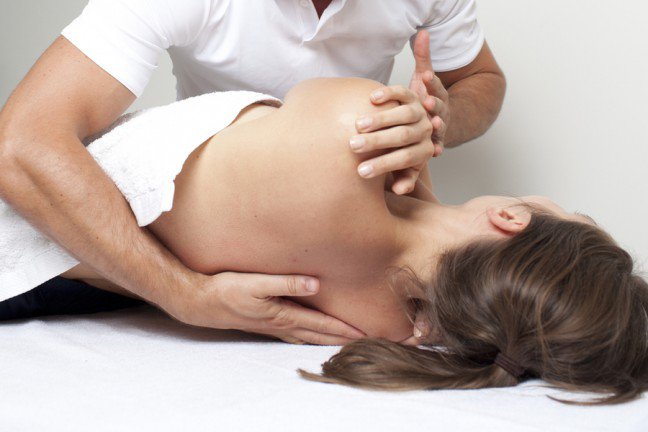 5. ChiropraktykaKręgarze pomagają nastawiać kręgi i stawy co łagodzi nacisk i likwiduje ból. Według badań 70% ciężarnych, które korzystały z pomocy kręgarza całkowicie pozbyło się bólu pleców.
