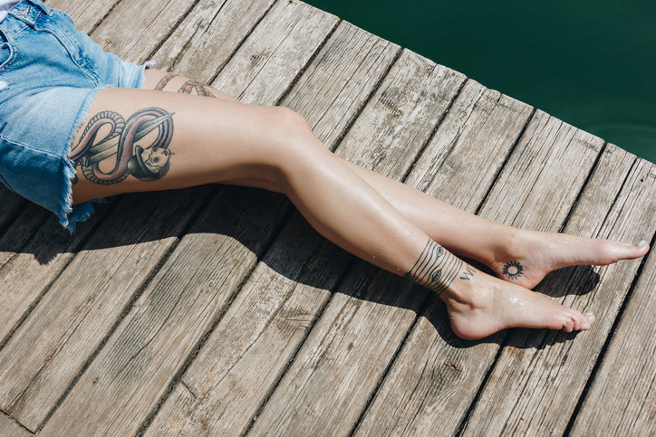 dynasty wire Advent Czy tatuaż na nodze boli? Popularne wzory oraz fakty na temat trwałej ozdoby  na nodze | Kafeteria.pl