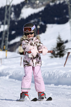 Spodnie narciarskie dziecięce muszą być wykonane z wysokiej jakości materiału.