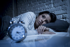 Jak szybko zasnąć? To pytanie, które zadaje sobie coraz więcej osób.