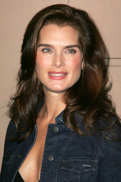 3. Och, TomekBrooke Shields i społeczność lekarzy niezbyt dobrze przyjęli porady Cruise’a. Zarówno aktorka, jak i lekarze odpowiedzieli na jego twierdzenie, że psychiatria to pseudonauka, a zaburzenie równowagi chemicznej nie istnieje. Ostatecznie Cruise przeprosił za swoją wypowiedź i ludzie zapomnieli o wpadce.