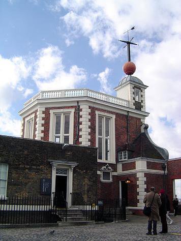 Ponieważ wszystkie południki są takie same, należało umówić się, który z nich będzie najważniejszy, czyli początkowy – zerowy. W 1884 r. na międzynarodowej konferencji ustalono, że będzie nim południk przechodzący przez środek lunety Królewskiego Obserwatorium w Greenwich (obecnie dzielnica Londynu).