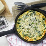 Omlet ze szczawiem i żółtym serem