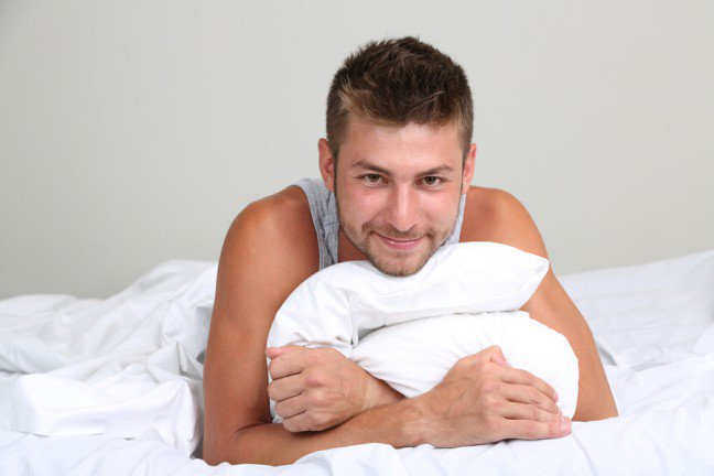 9. Mniejsze ryzyko raka prostaty
9. Mniejsze ryzyko raka prostaty
Badania pokazały, że mężczyźni uprawiający seks regularnie są mniej narażeni na raka prostaty, ponieważ ejakulacja pomaga usunąć toksyny z organizmu i wzmaga zdrowe funkcje. To dopiero jest podwójna wygrana!