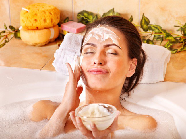 1. Peeling do wszystkich rodzajów ceryTo kolejny prosty przepis, który zapewni ci gładką skórę. Dzięki niemu wydobędziesz jej piękno za pomocą naturalnych składników.